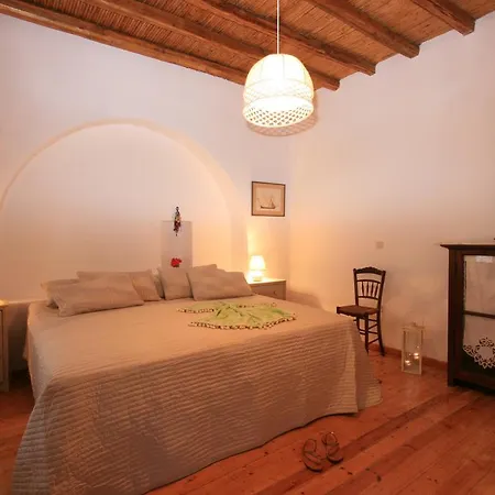 Spiti Valia * Naousa (Paros)